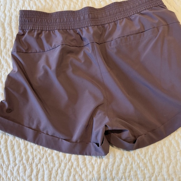 Lululemon Shorts muted taupe Elastic Drawstring Pockets Relaxed Fit - Picture 2 of 3